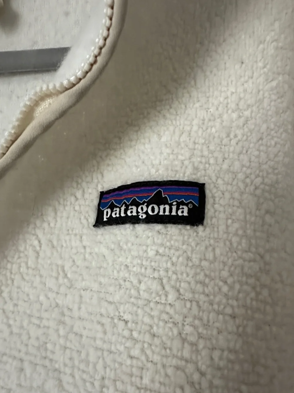 Patagonia Two-Tone Cream & Light Gray Quarter-Zip Shearling Pullover - Picture 3 of 4